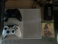 Xbox one s вместе с диском мк11 и двумя джойстиками