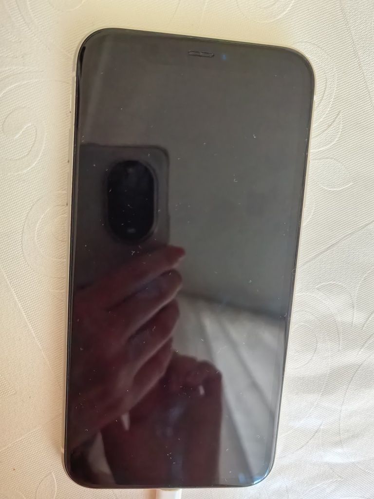 Продам iPhone 11