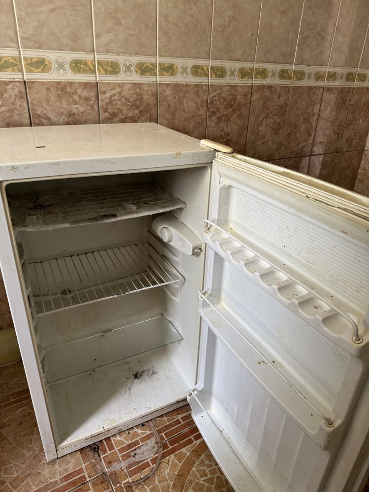Холодильник продается