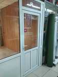 Продам пластиковую дверь- витрину