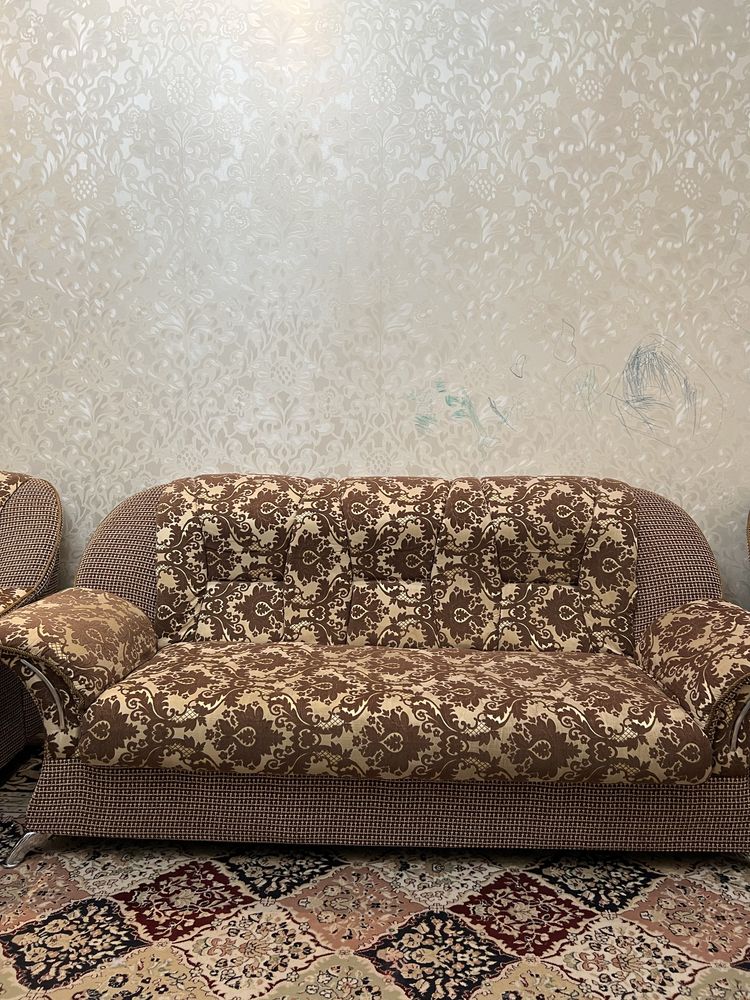 Диван в отличном состояние срочно продаём