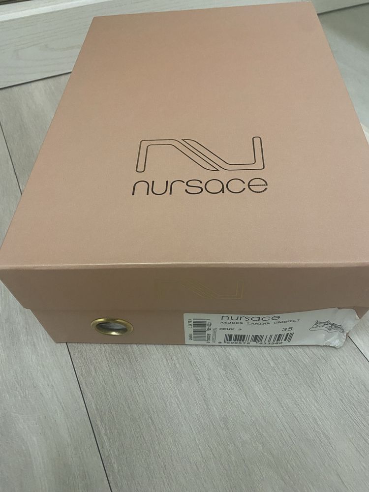 Продам кроссовки, натуральная кожа питон, фирма Nursace, 35 размер