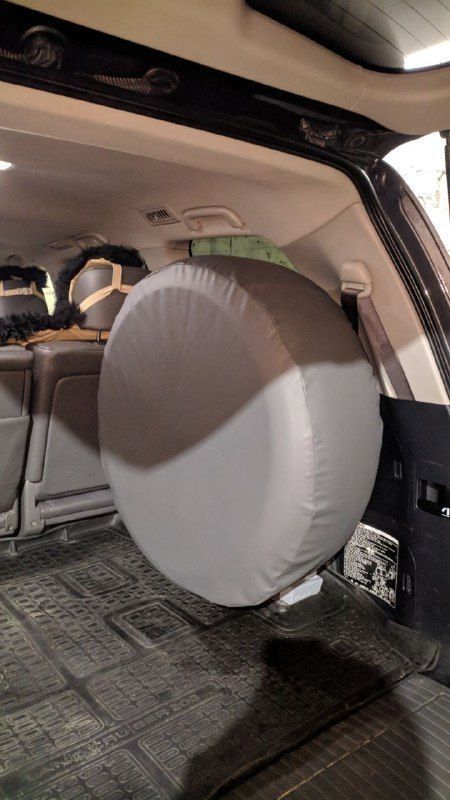 Крепление запасного колеса Toyota Land Cruiser 200