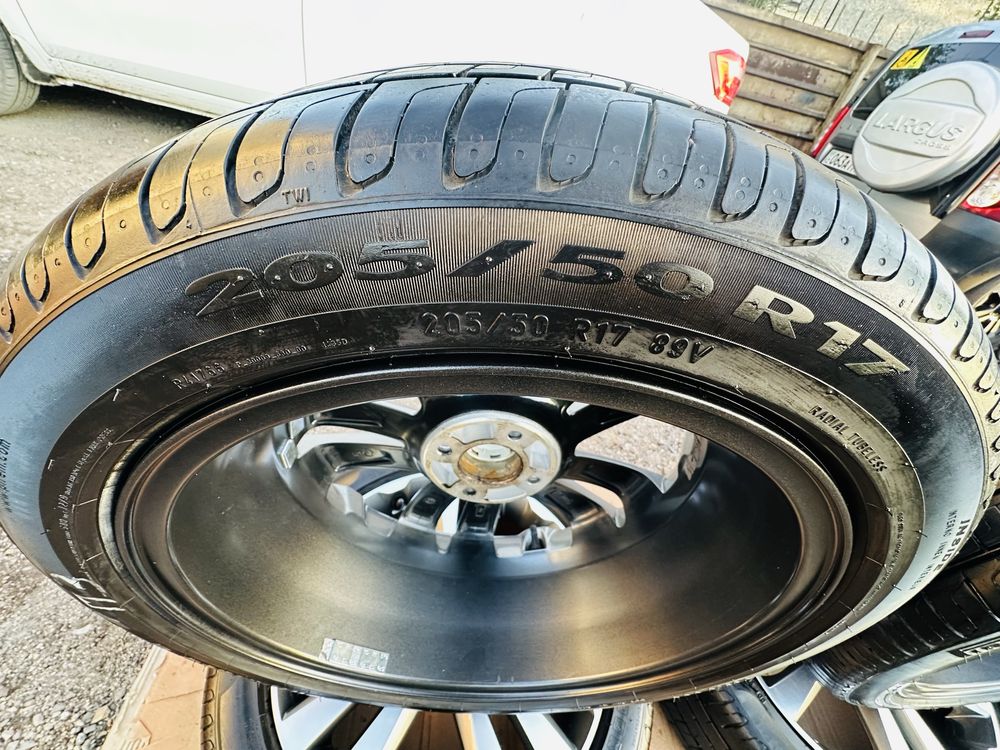 Продам диски с шинами R17 Pirelli 205/50 в отличном состояние