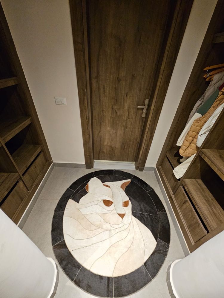 Продам коврик круглый из кожи коровы