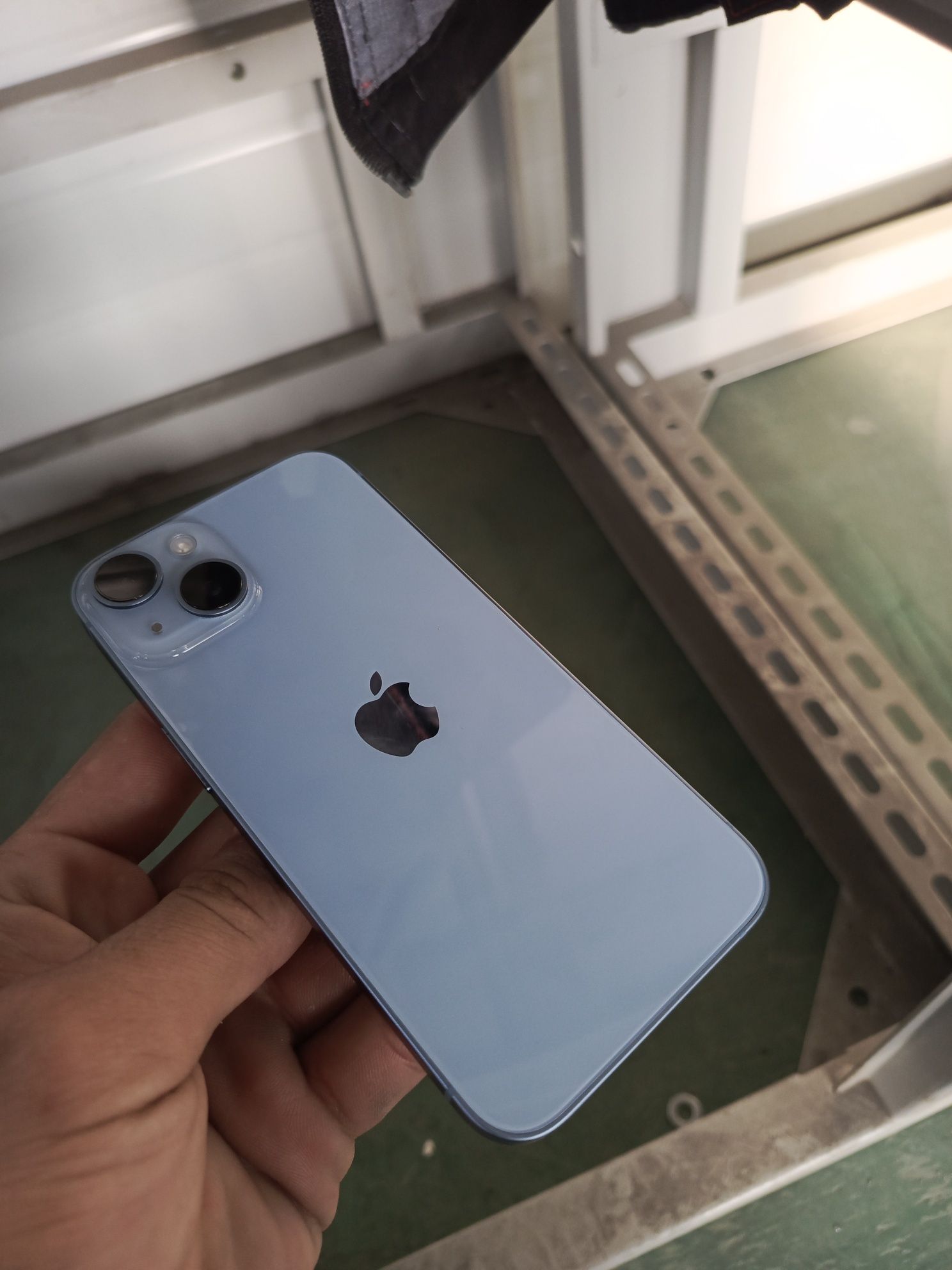 Iphone 14 почти новый
