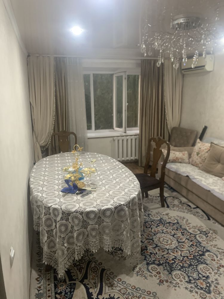 Продам диван и стол со стулями