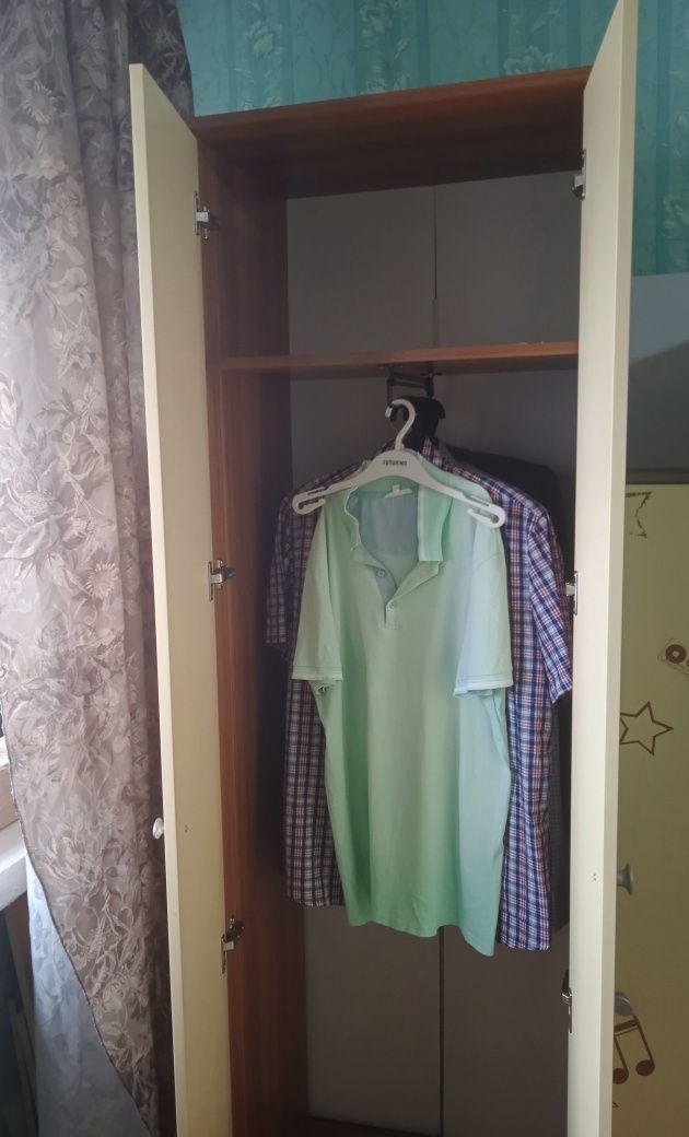 Продам шкаф, диван, кухонный стол..,