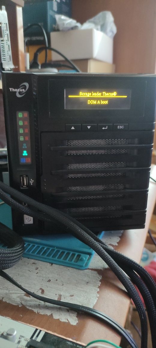 Продам сетевое хранилище thecus n4200