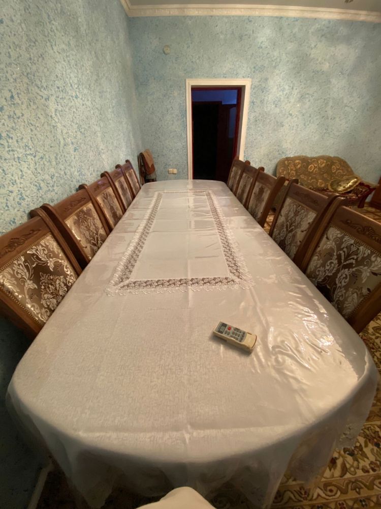 стол стуля в хорошем состоянии