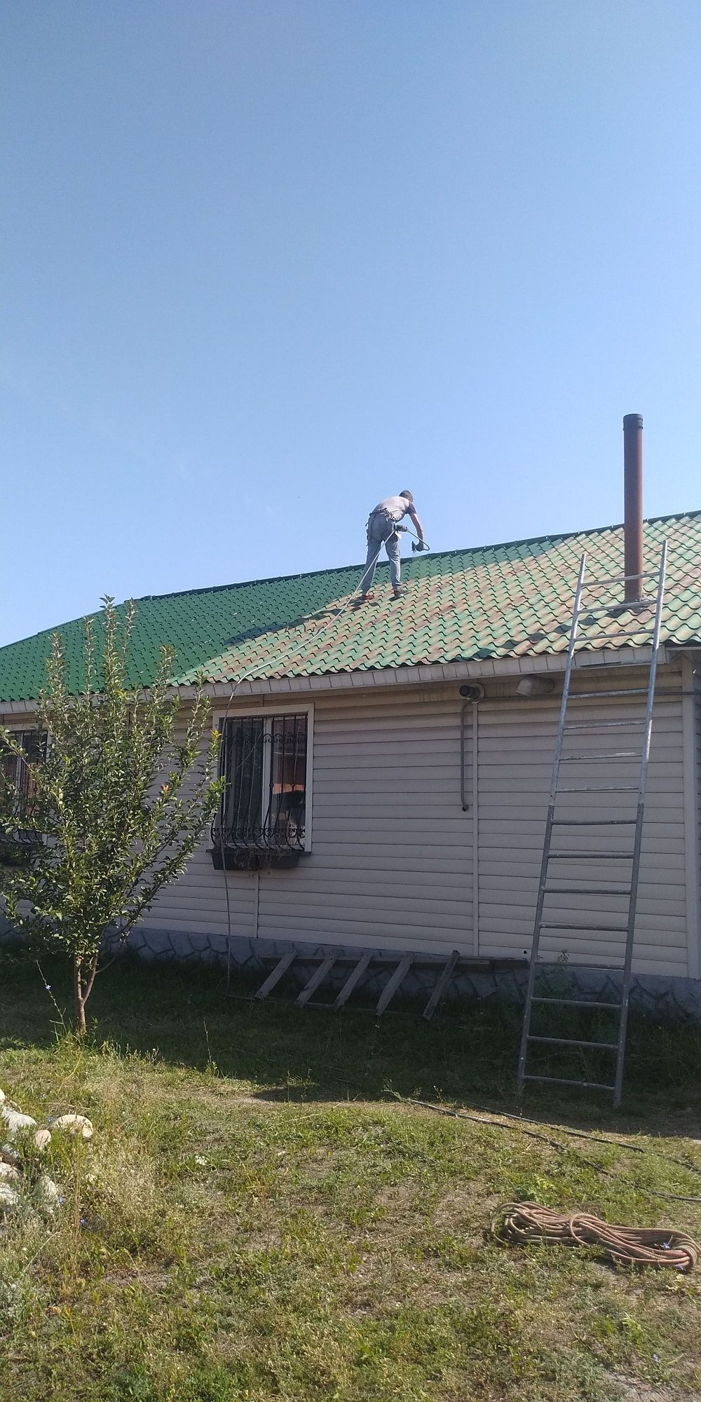 Покраска крыш ,фасада здания ,карниза, металла черепицы,бетонные метал