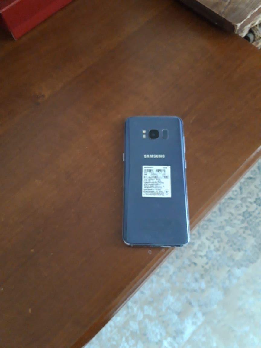 Продам samsung Galaxy S8 +в идеальном коробка документы всё есть в на