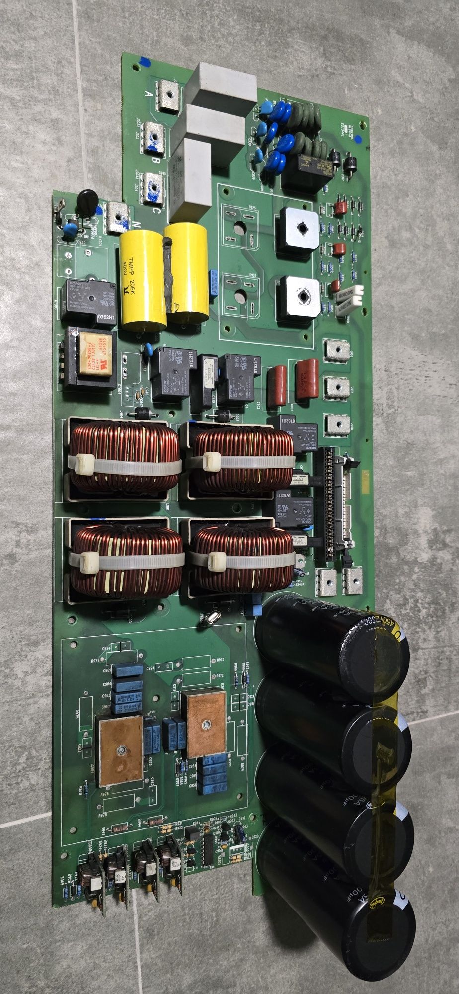 ИБП APC Smart-UPS RT 10000VA 230V (SURT10000XLI)