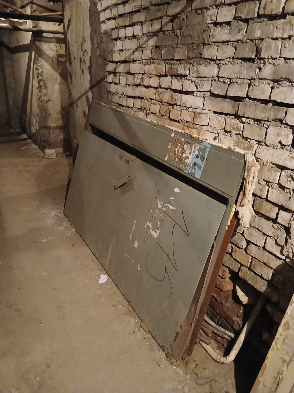 Продается дверь железная