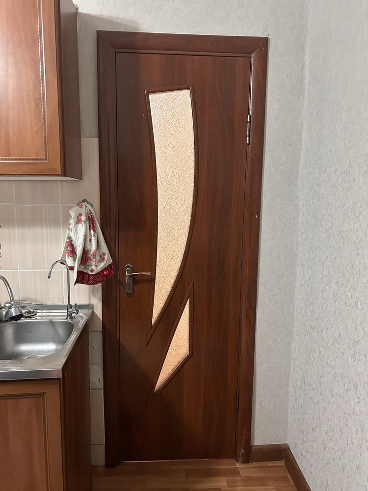 Продаю двери.    .