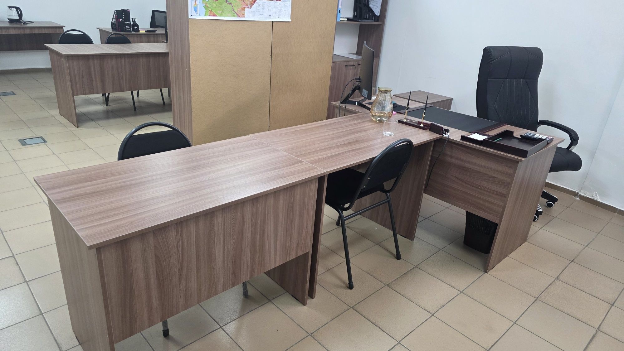 Продается мебель и офисные принадлежности