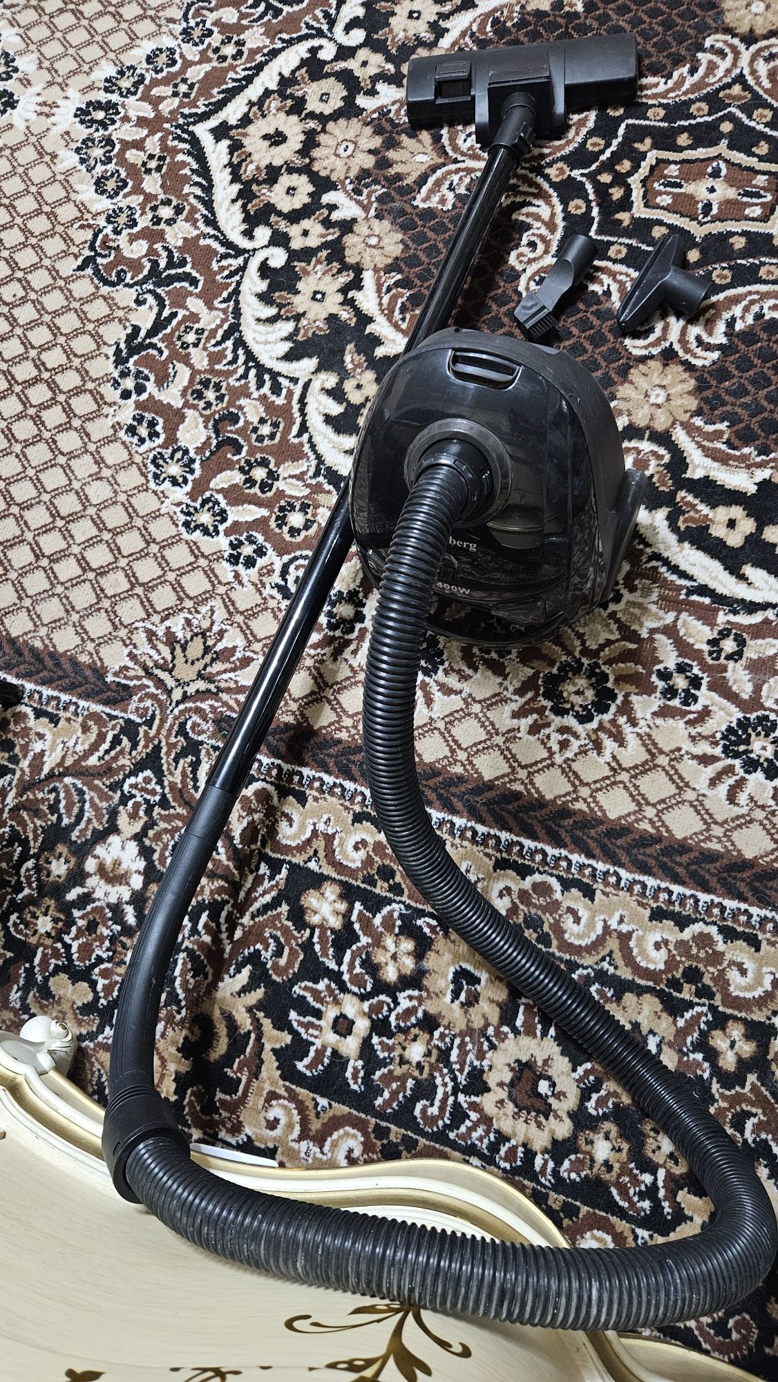 Пылесос Elenberg 1400w