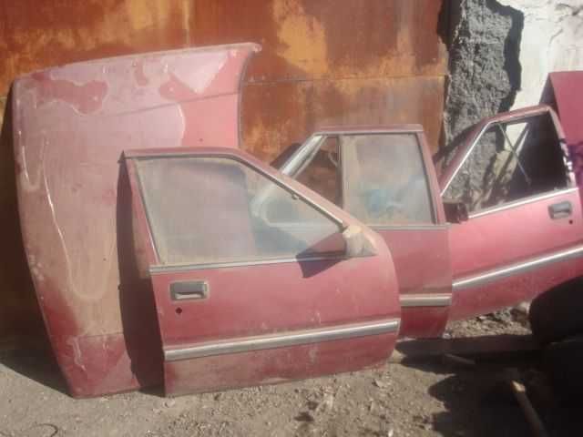 Продам капот на Mitsubishi Lancer 1987 г.в. 15000 тг.