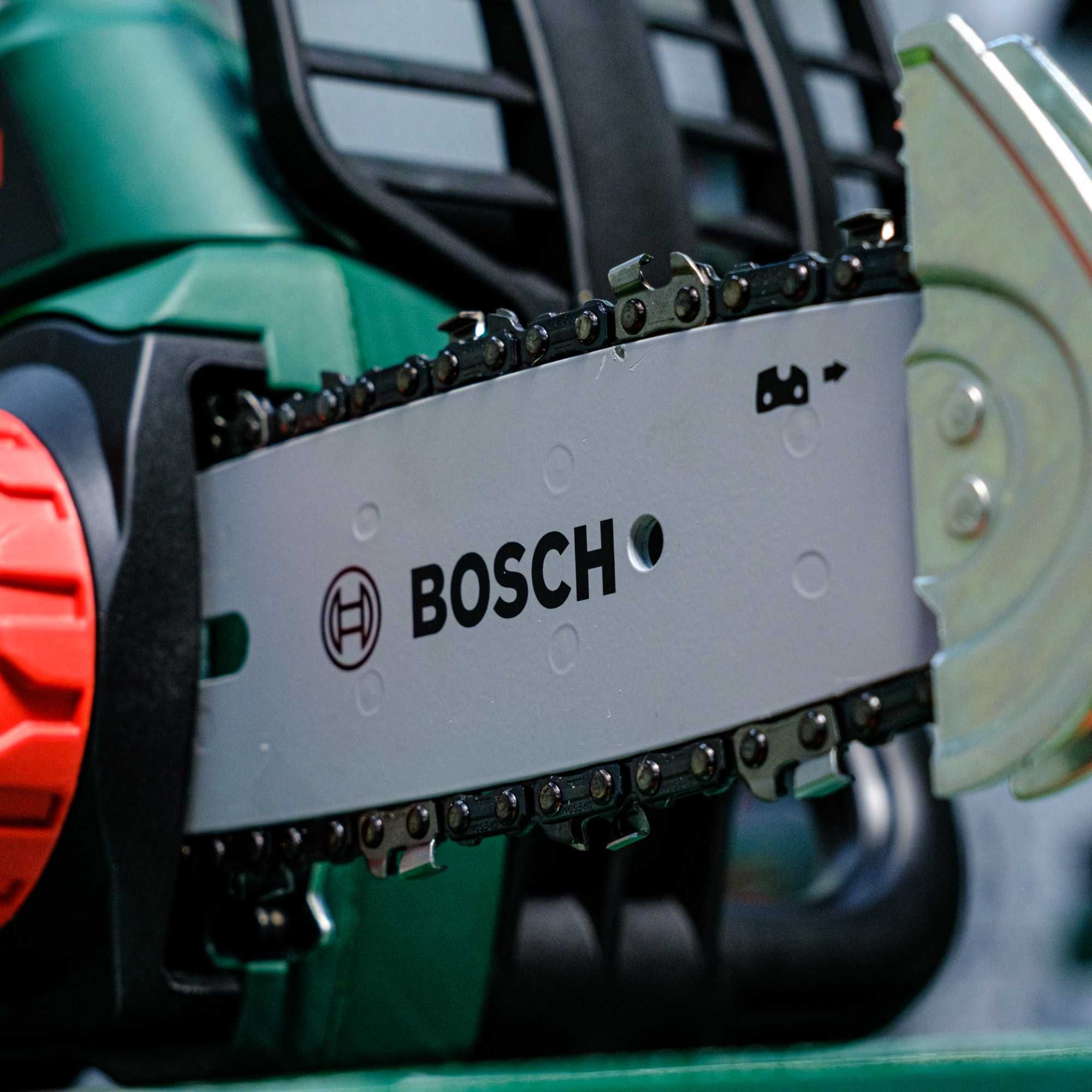 Аккумуляторная цепная пила Bosch UniversalChain 18