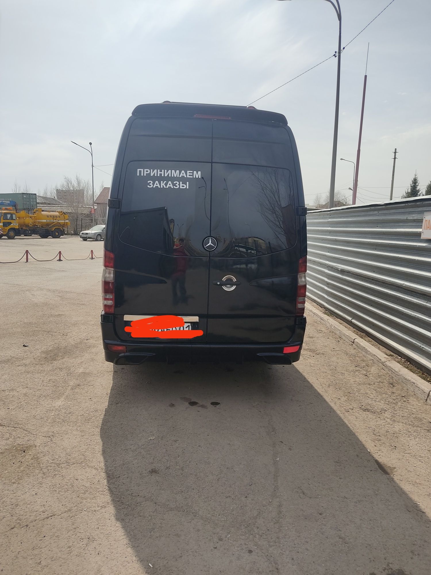 18 мест.Мерседес спринтер Пассажирские перевозки в любое направлении.