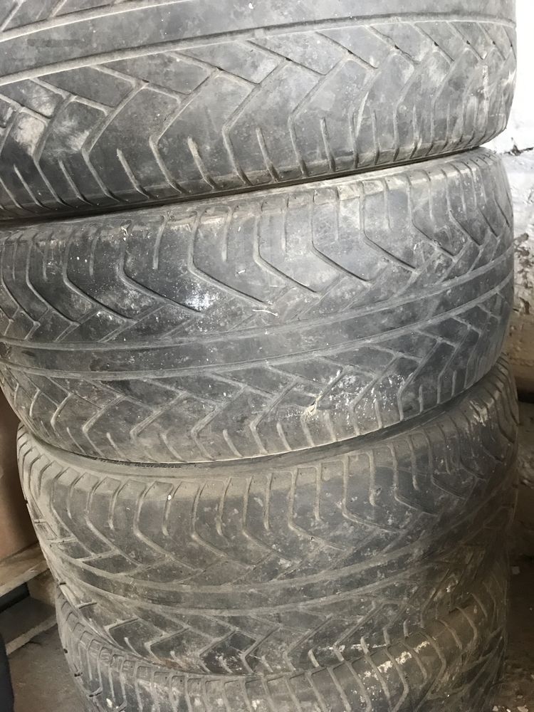 Продам резину 4шт