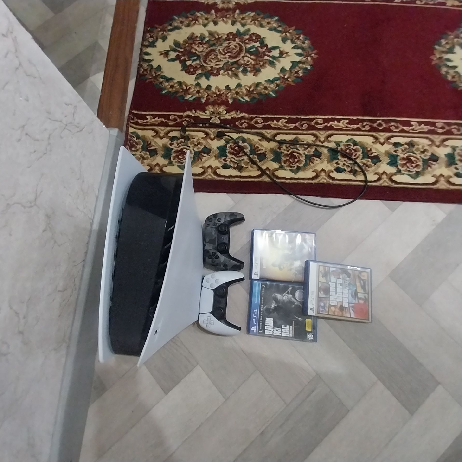 Продам Playstation 5---300к есть небольшой торг