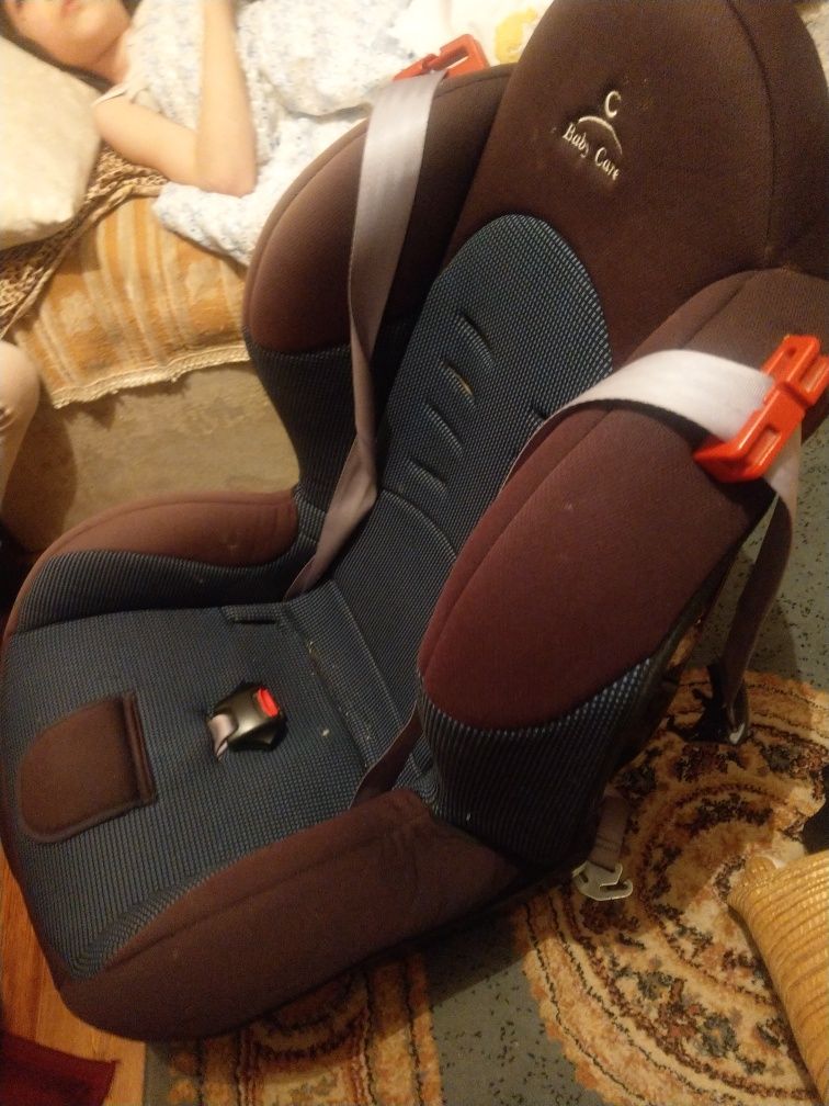 Автокресло  продаю