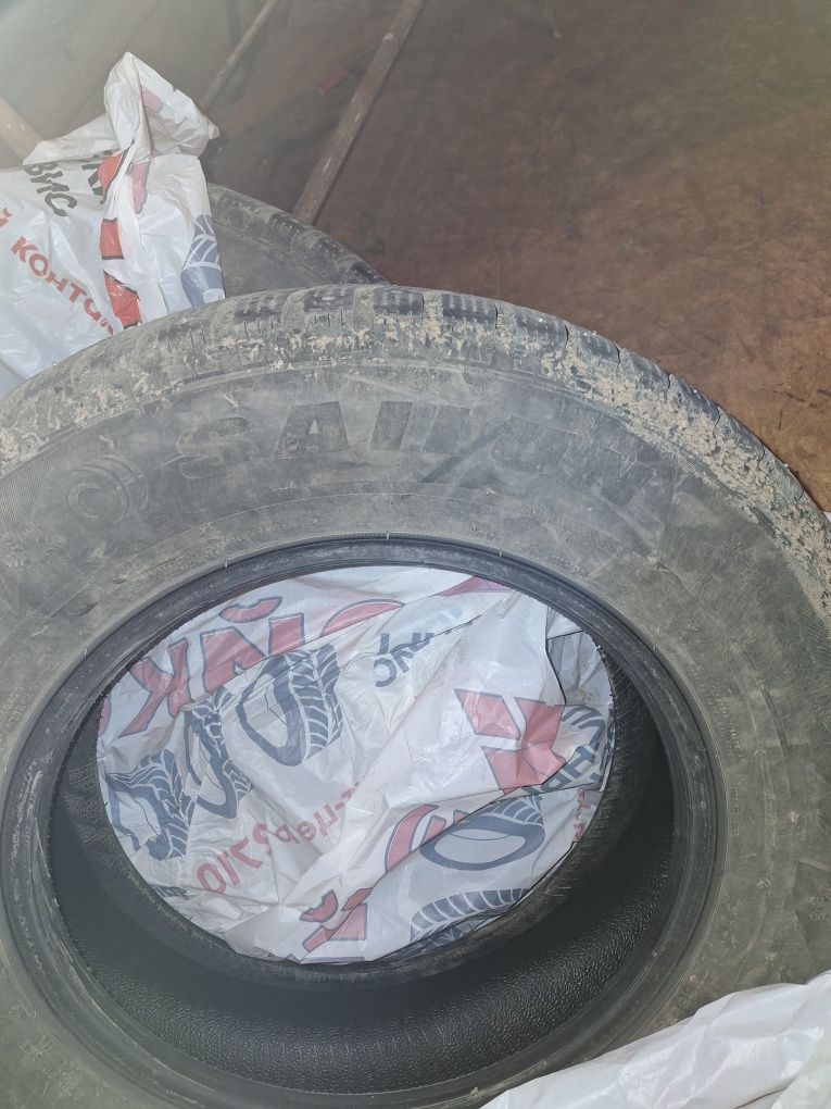 Продаю б/у зимние шипованные шина SAILYN 215/70/R16