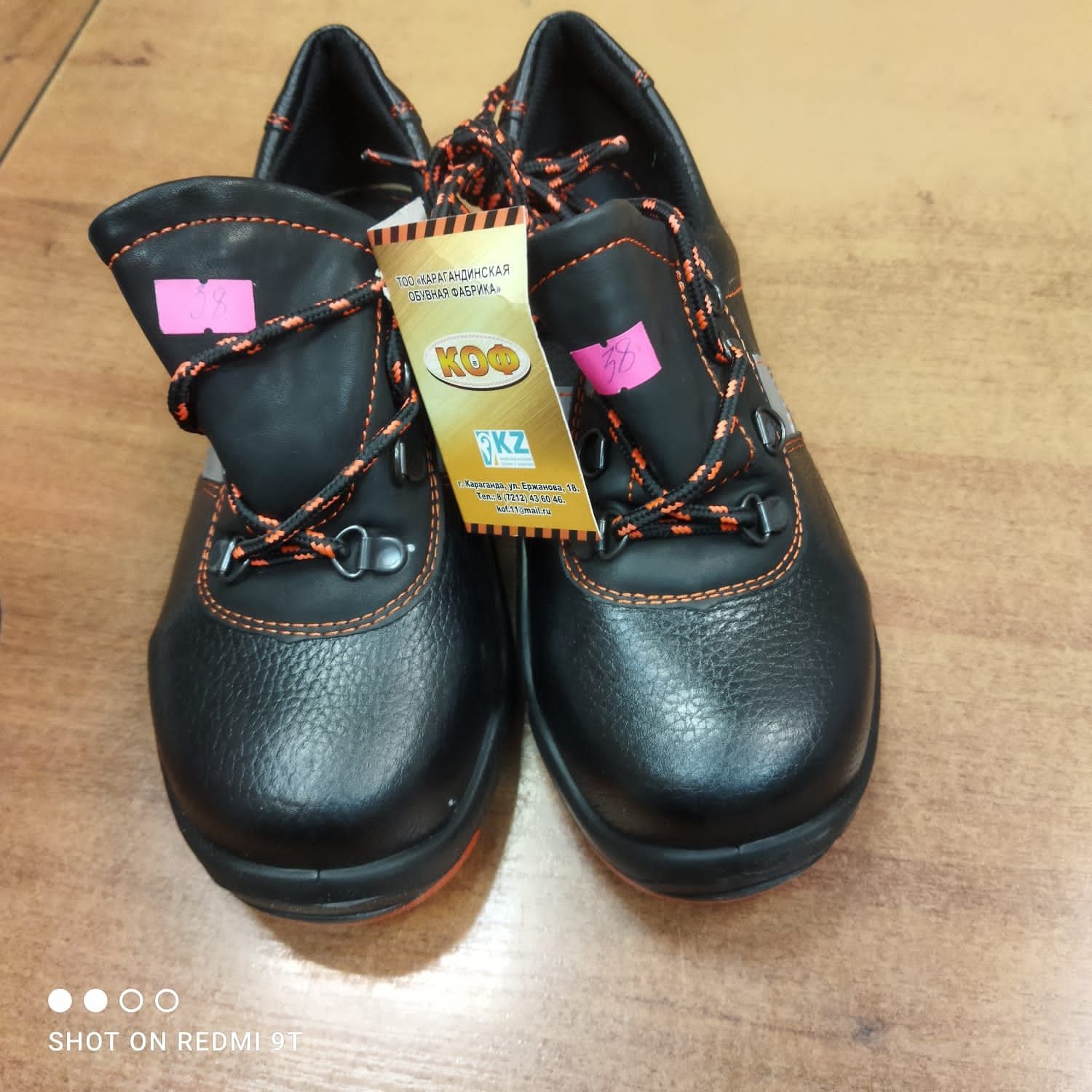 Продам новые ботинки 38