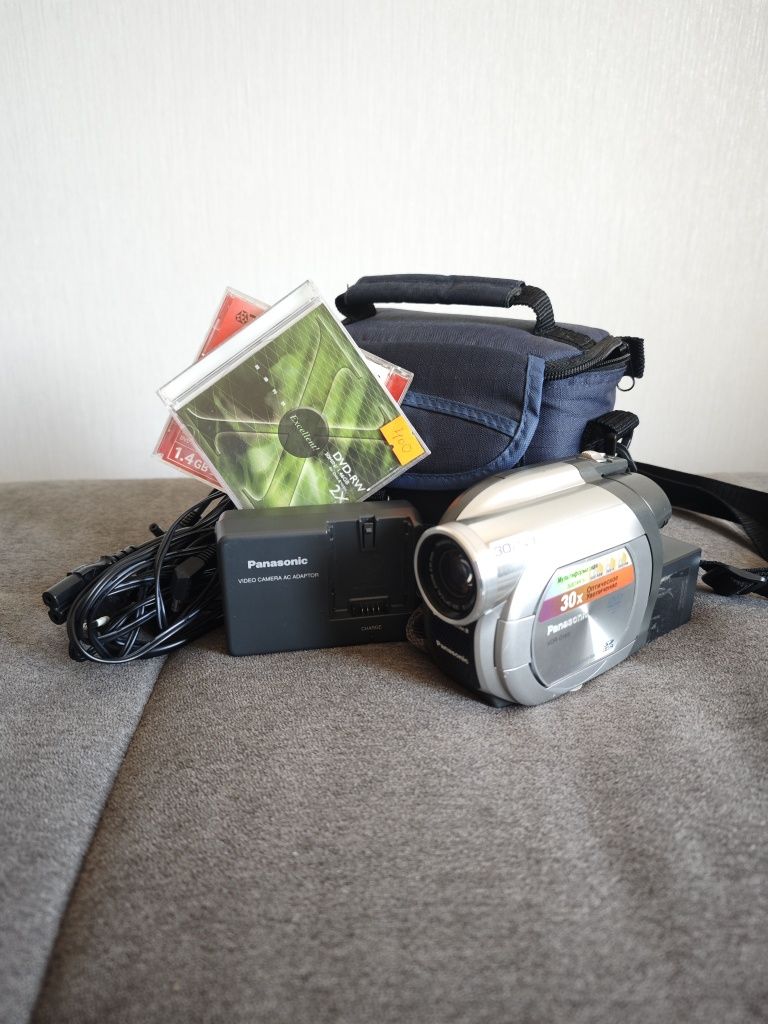 Видеокамера Panasonic VDR-D160
Panasonic VDR-D160