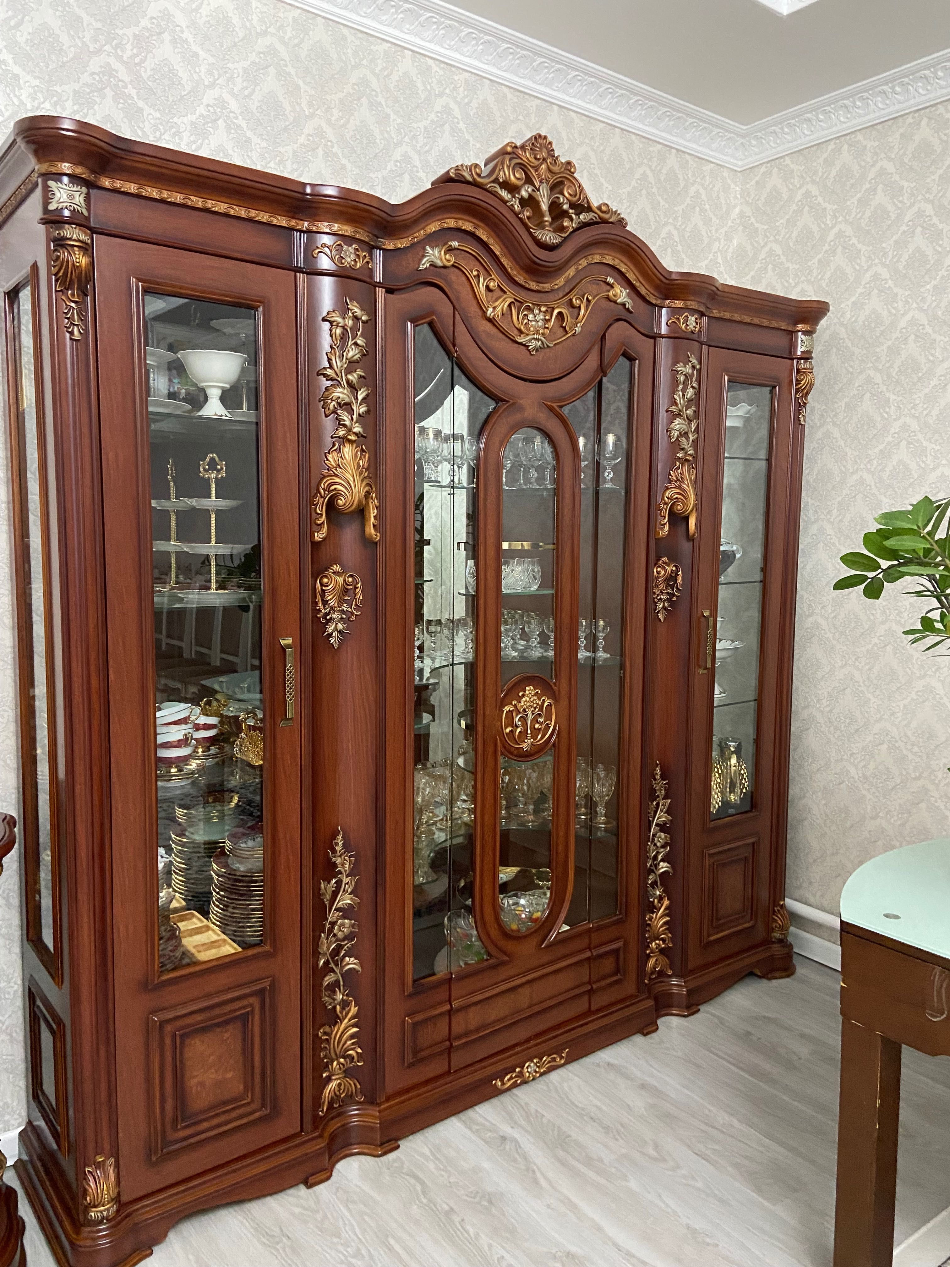 Сервант гостиный и комод