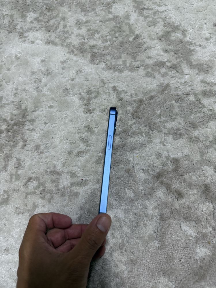 Iphone 13, синего цвета, в хорошем состоянии