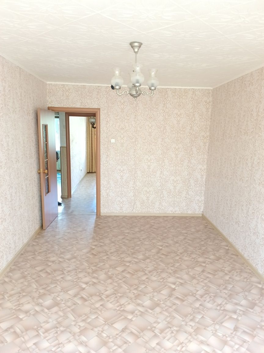 Продам 2 комн., квар. 3-23, 2 этаж.