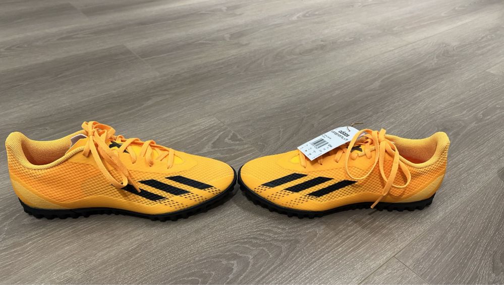 Оргинальные НОВЫЕ Футбольные бутсы (сороконожки) ADIDAS