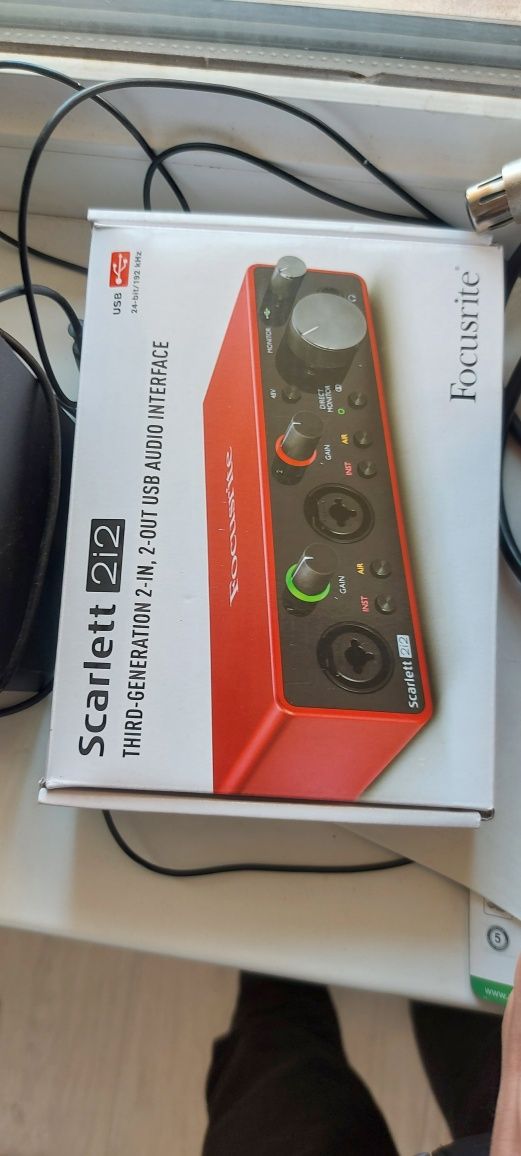 Продаю комплект аудио карта Focusrite и микрафон Конденсатерный