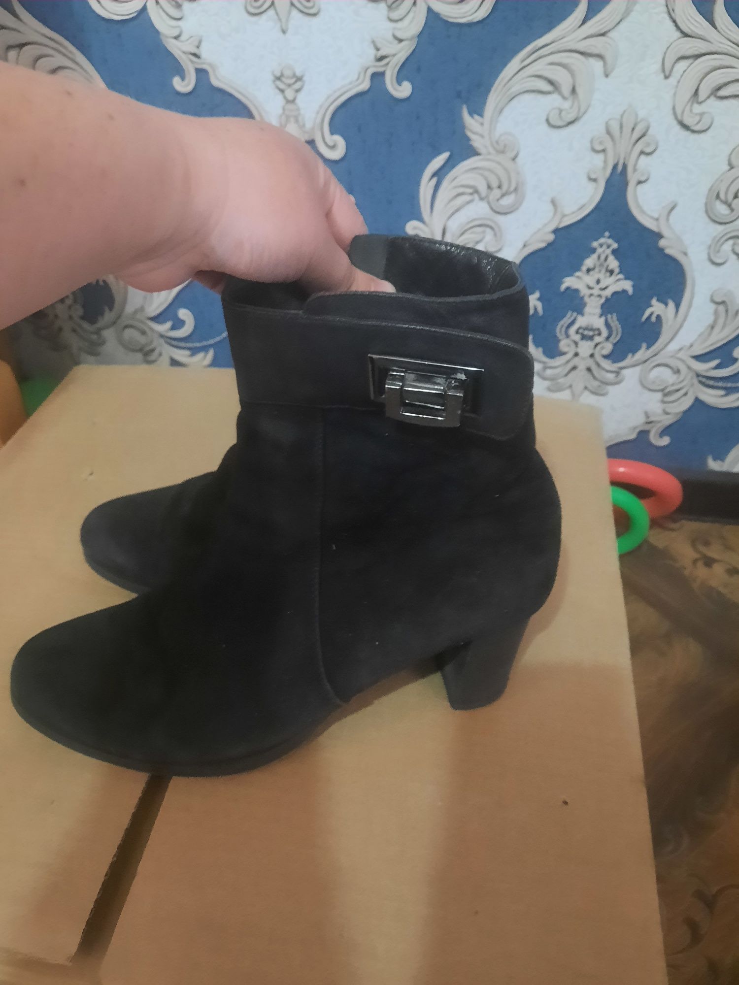 Продам зимние сапоги