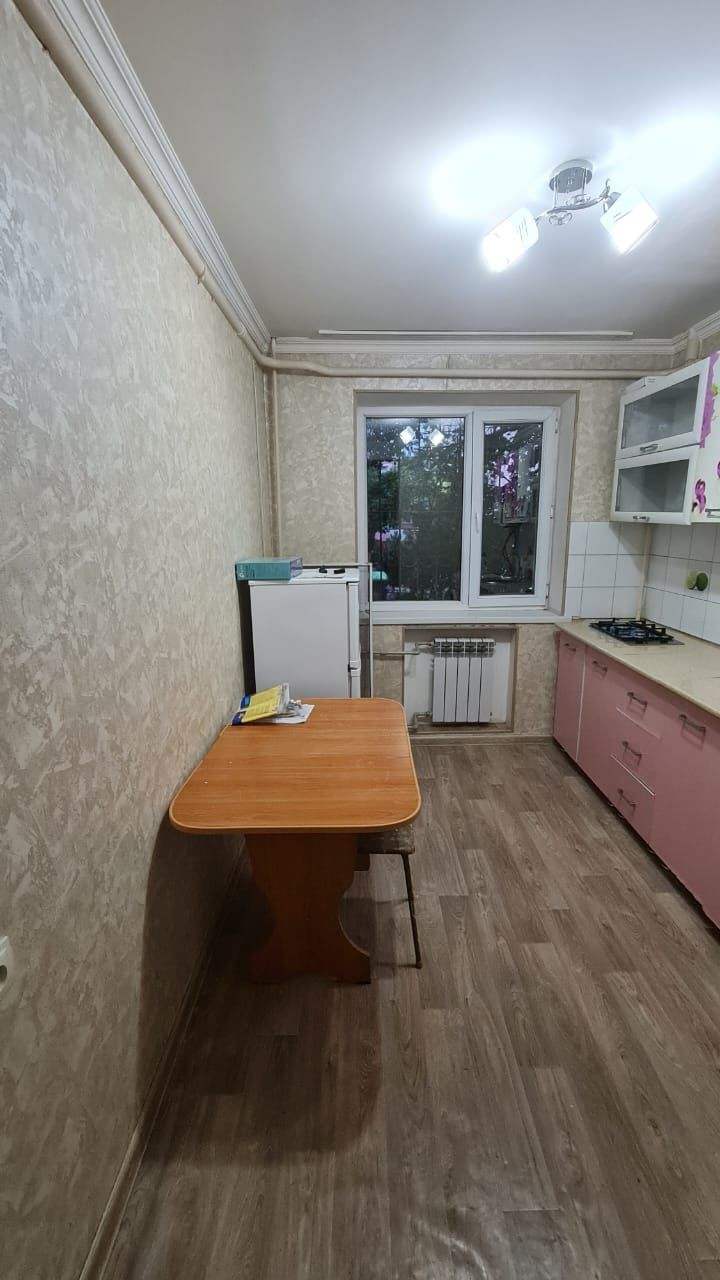 Центре 1 комнатная 2 этаж Республика Электрон