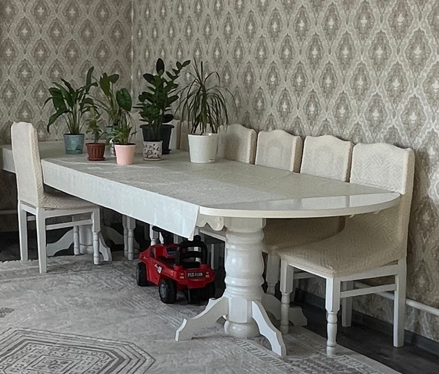 Стол и стул для зала