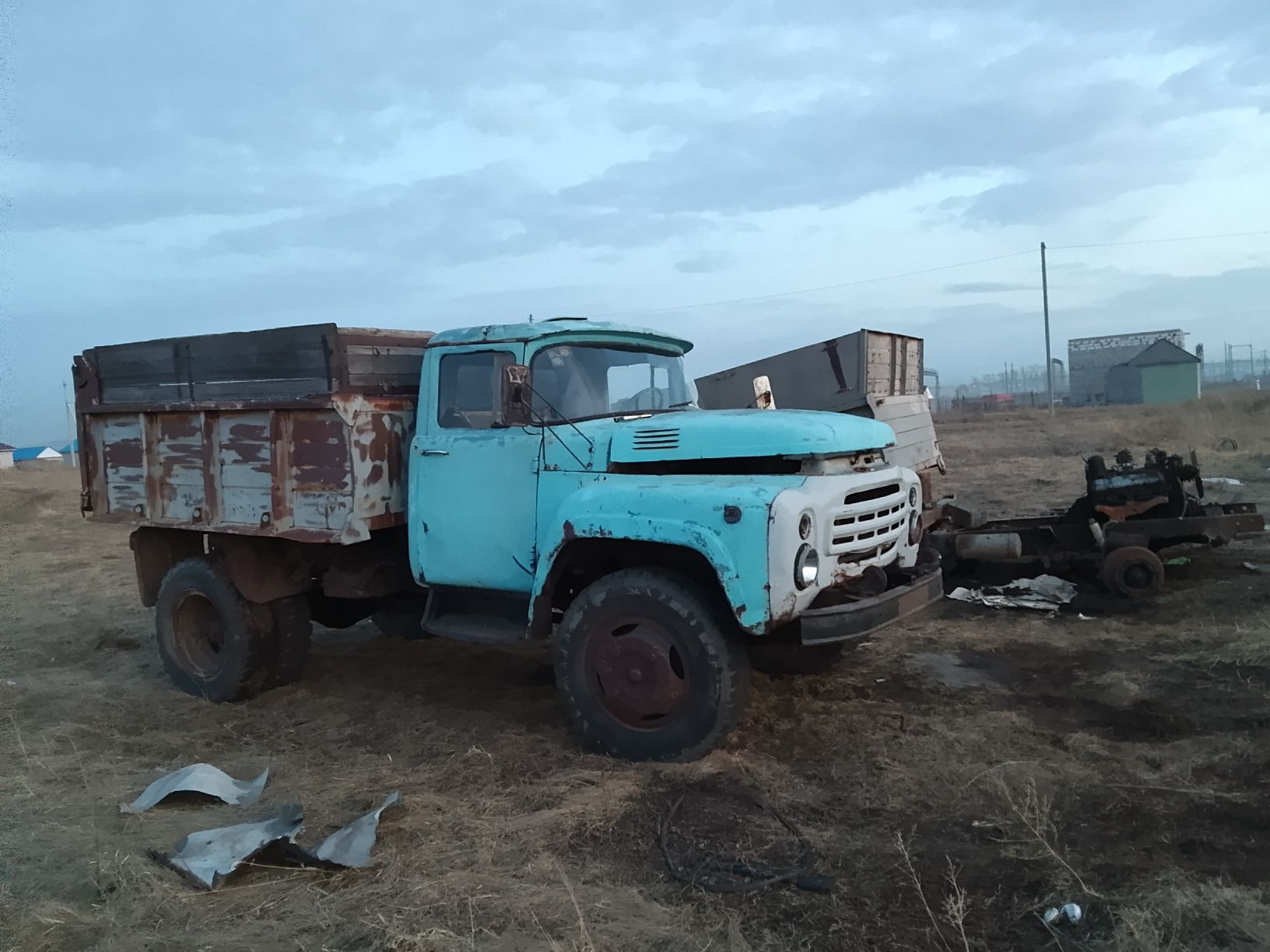Продам ЗИЛ по запчастям!