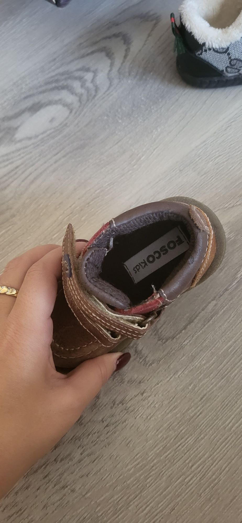 Продам детскую обувь