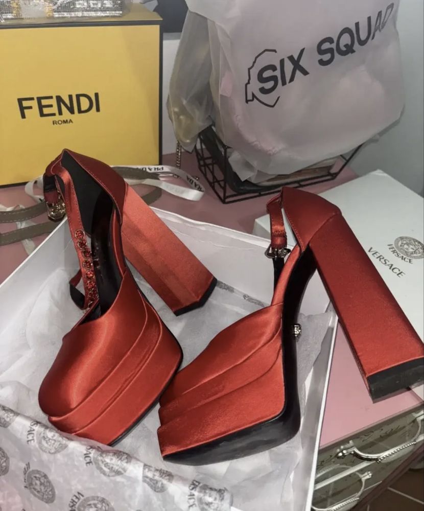 Шикарные туфли под Versace