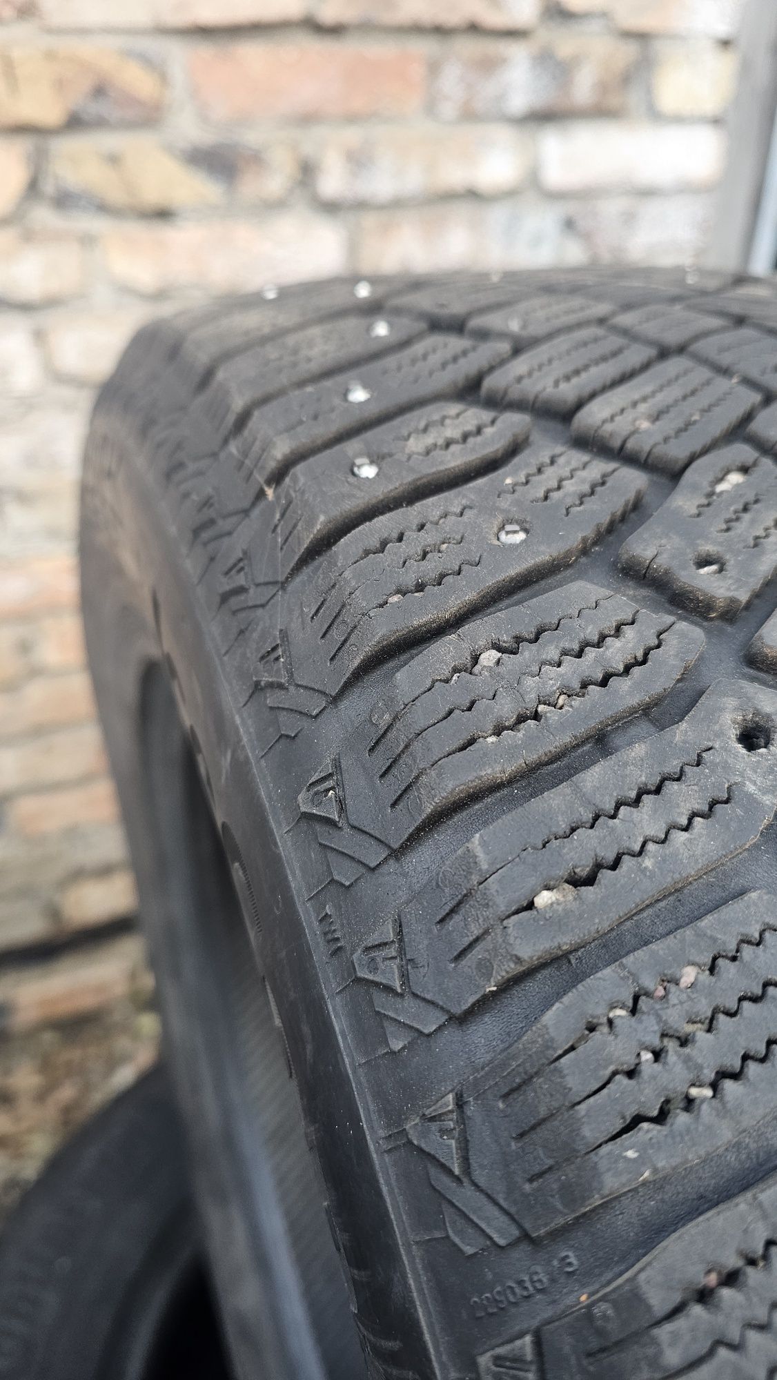 Продам шины Continental 265/60/18 зимние/шипованные R18