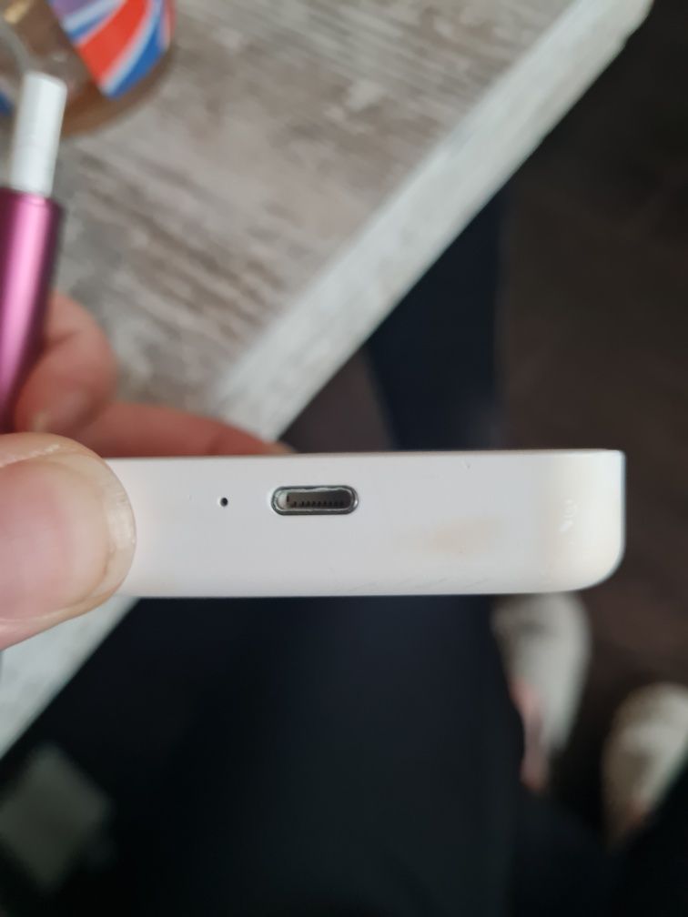 Оригинальная беспроводная зарядка на iphone