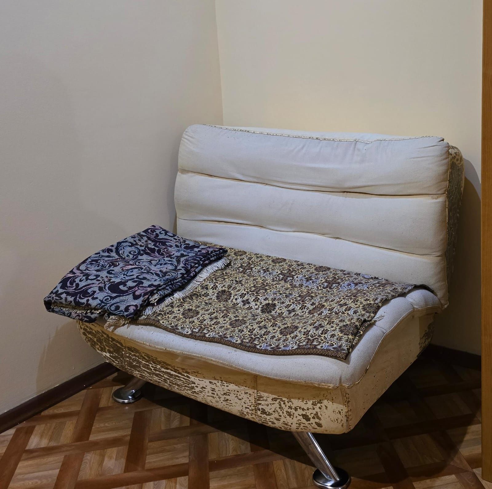 Диван кресло,тегін.