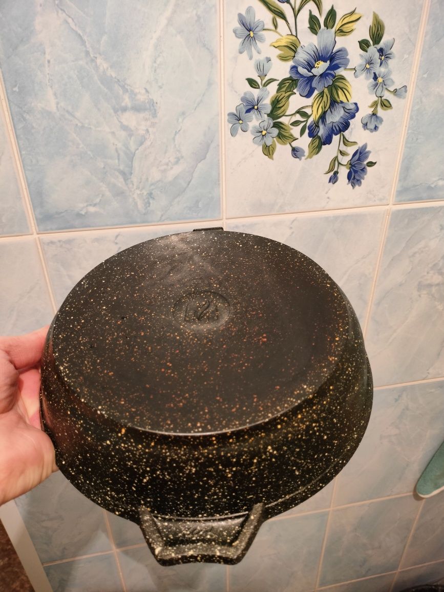 Продам сковородку 22см