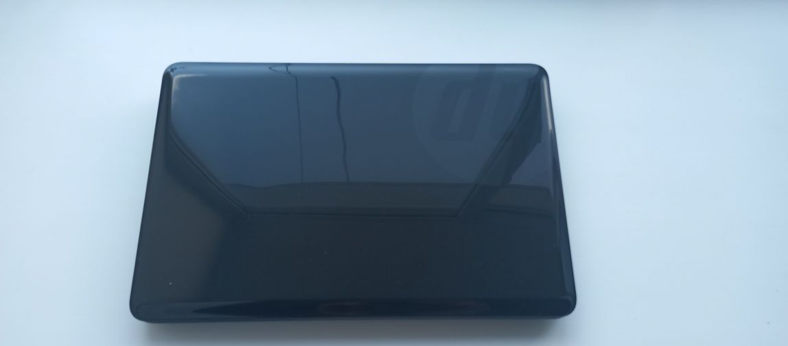 HP 2000 Notebook PC состояние (бу)+ игровая мышь и коврик