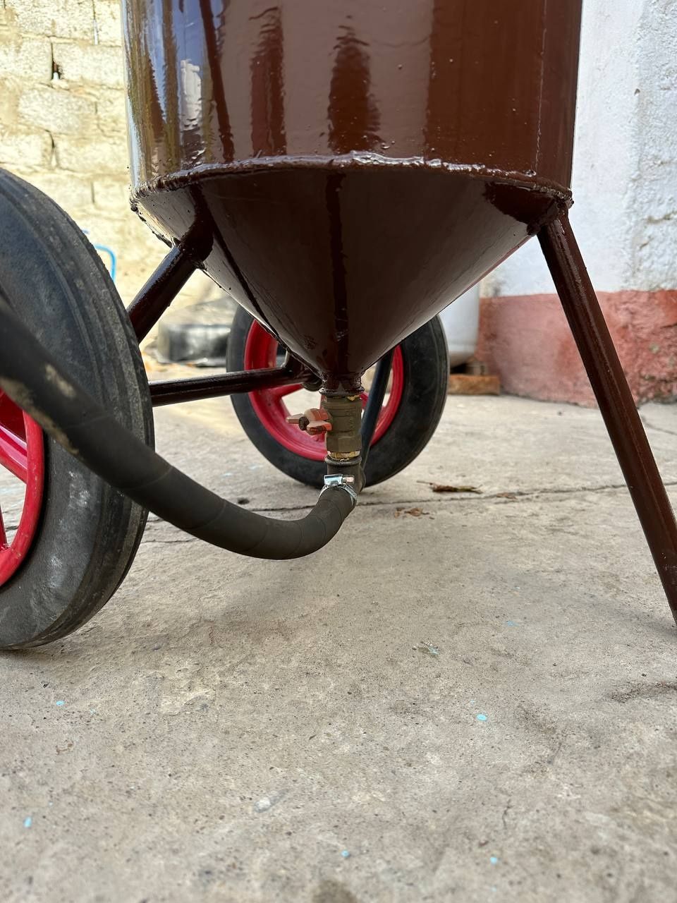 Пескоструй аппарат с конусом,.,