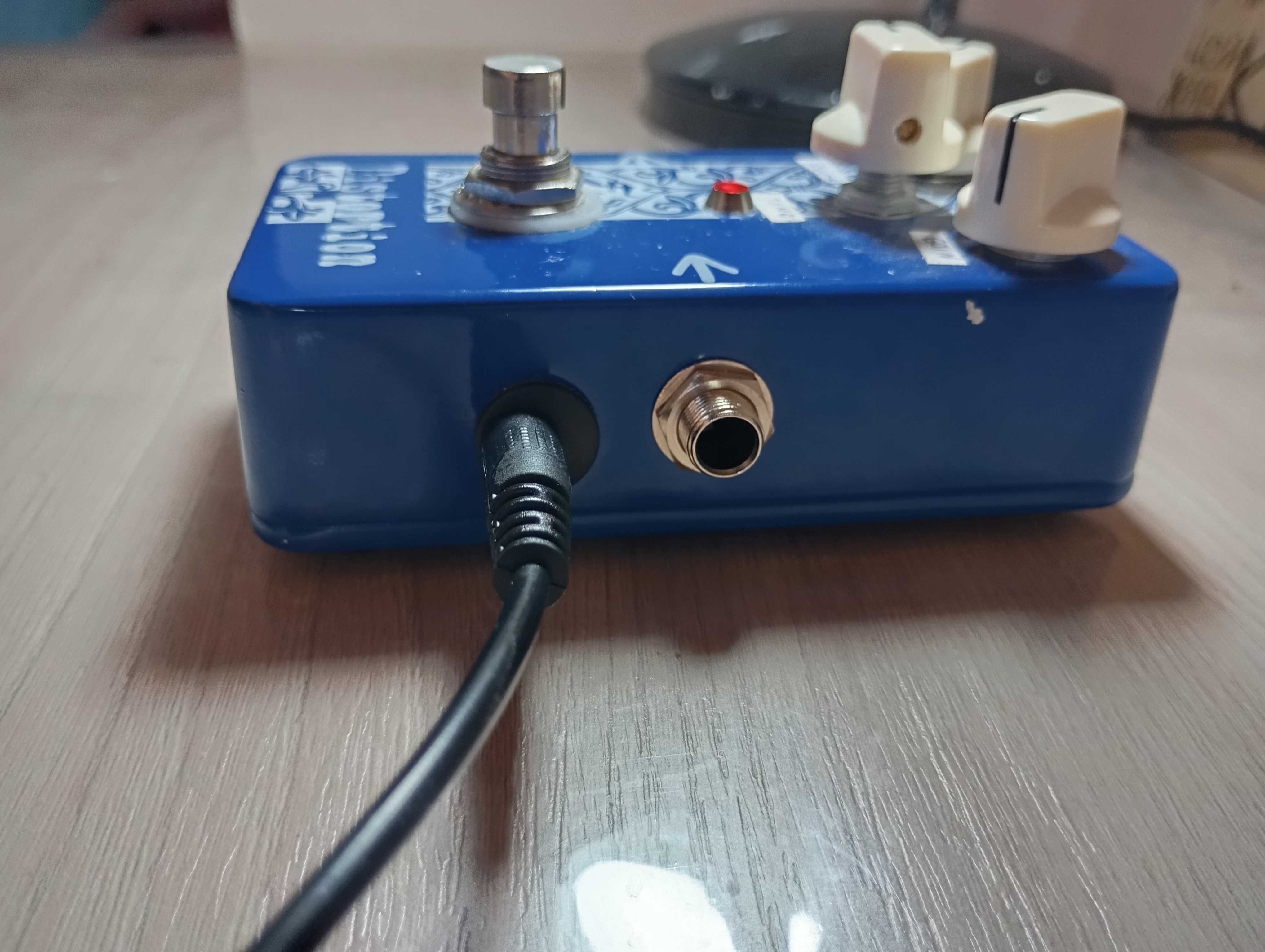 Кастомная педаль Distortion ( ручная сборка) вместе с блоком питания