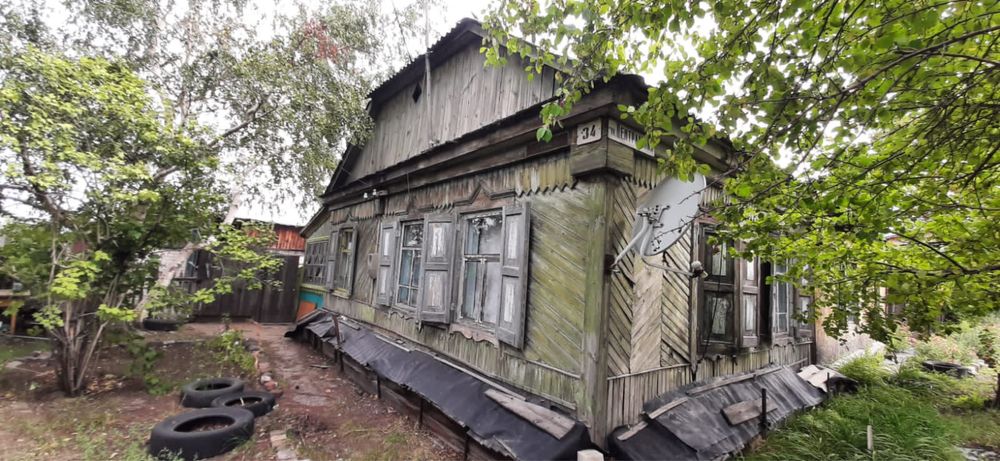 Продаётся дом с большим участком.