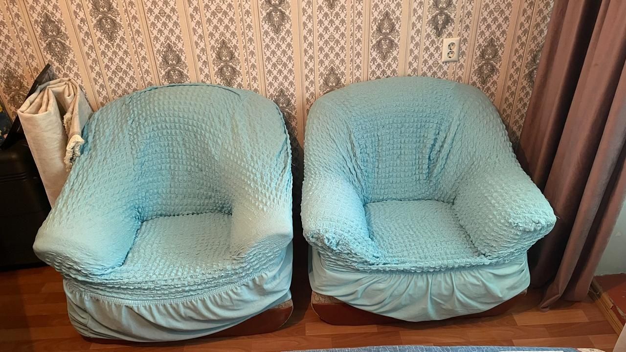 Продается диван с двумя креслами